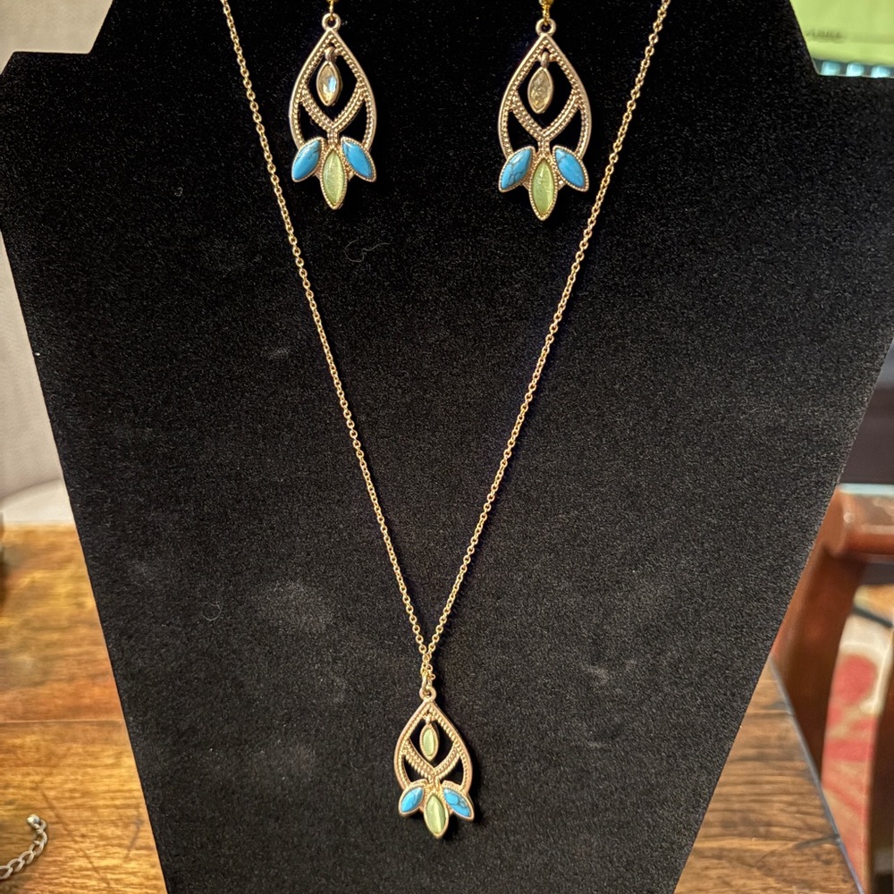 Gold and Blue Leaf Pendant Necklace Set